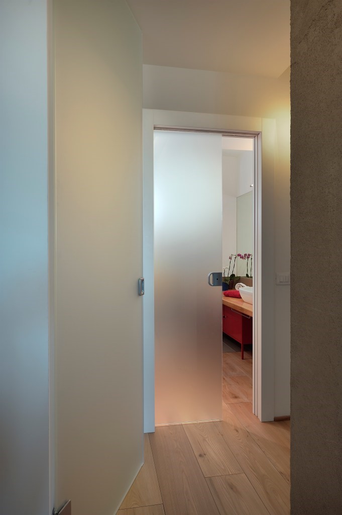 Kúpeľňa - ako si vybrať správne dvere - Bez skla